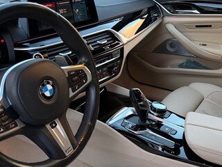 2019 BMW 5 серии M550d xDrive VII (G30/G31/G38), чёрный, 4800000 рублей, вид 3