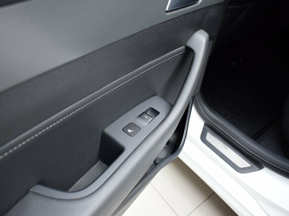 2018 Hyundai Sonata VII (LF) Рестайлинг, белый, 1720000 рублей - вид 23