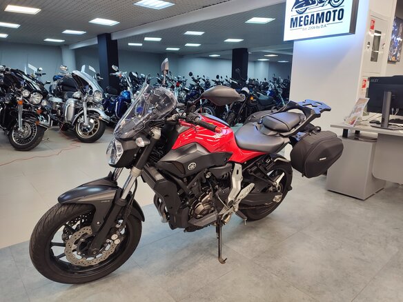 2014 Yamaha MT-07 (FZ-07), красный - вид 2