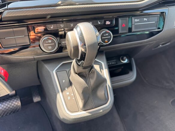 2022 Volkswagen Multivan T6 Рестайлинг, чёрный, 4800000 рублей - вид 13