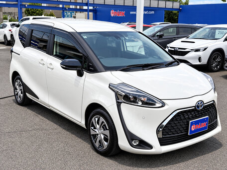 2022 Toyota Sienta II Рестайлинг, белый, 1550000 рублей, вид 3