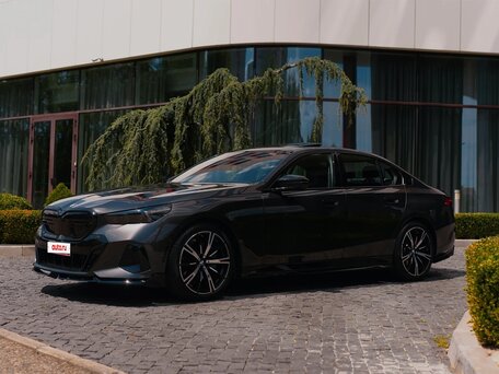 2024 BMW 5 серии 530i VIII (G60/G61/G68), серый, 7498000 рублей, вид 2