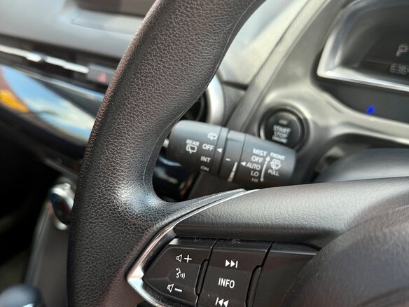2020 Mazda 2 III (DJ) Рестайлинг, серый, 1500000 рублей - вид 15