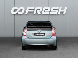 2013 Toyota Prius III Рестайлинг (XW30), зелёный, 1100000 рублей, вид 4
