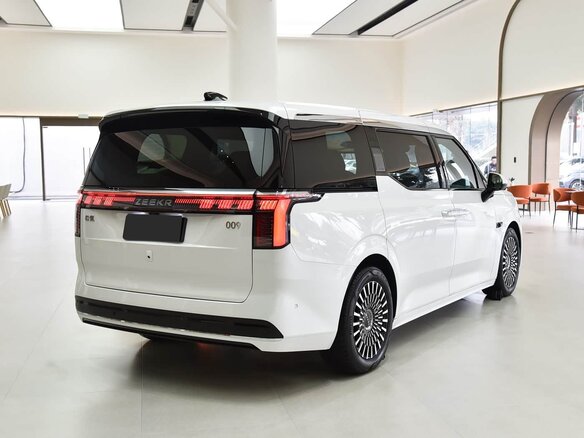 2026 Zeekr 009 140 kWh I Рестайлинг, белый, 13777000 рублей - вид 3