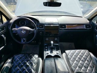 2017 Volkswagen Touareg II Рестайлинг, белый, 2430000 рублей, вид 5
