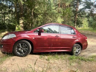2010 Nissan Tiida I Рестайлинг, красный, 460000 рублей, вид 5