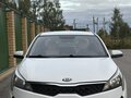 2021 Kia Rio IV Рестайлинг, белый - вид 4