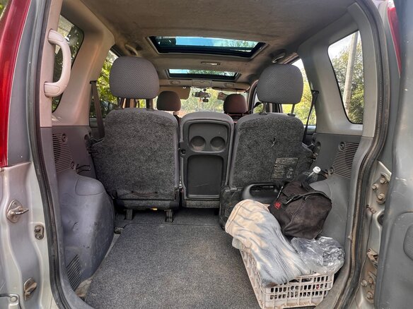 2002 Toyota FunCargo, серый, 400000 рублей - вид 13