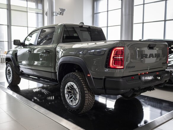 2025 Ram 1500 RHO V Рестайлинг, зелёный, 12953911 рублей - вид 17