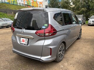 2019 Honda Freed+ II, серебристый, 1800000 рублей, вид 3