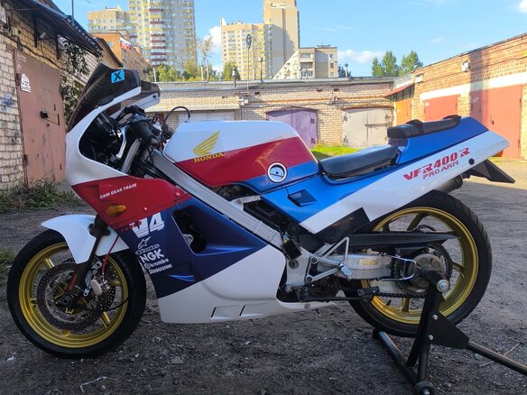 1987 Honda VFR 400, белый, 170000 рублей - вид 1