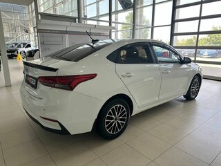 2017 Hyundai Solaris II, белый, 1139900 рублей, вид 4