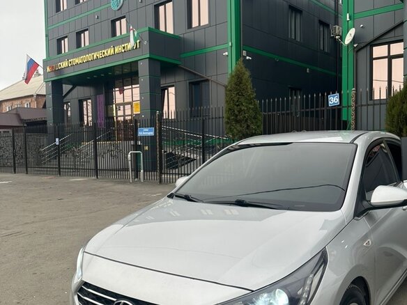 2018 Hyundai Solaris II, серебристый, 1400000 рублей - вид 15