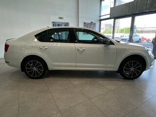 2020 Skoda Octavia III (A7) Рестайлинг, белый, 2000000 рублей, вид 5