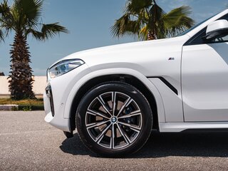 2020 BMW X6 40i III (G06), белый, 7499900 рублей, вид 5