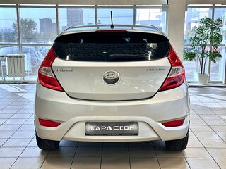 2012 Hyundai Solaris I, серебристый, 720000 рублей, вид 4