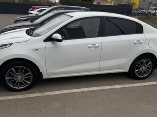 2018 Kia Rio IV, белый, 1100000 рублей, вид 2