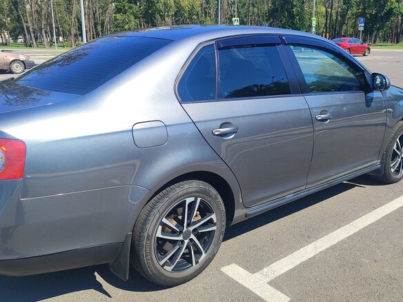 2010 Volkswagen Jetta V, серый, 650000 рублей - вид 3
