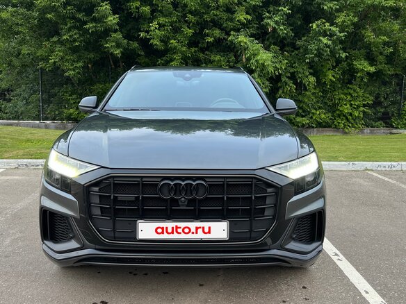 2019 Audi Q8 55 TFSI I (4M), серый, 6100000 рублей - вид 5