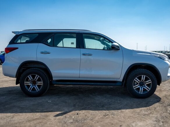 2025 Toyota Fortuner II Рестайлинг, белый, 5780548 рублей - вид 6