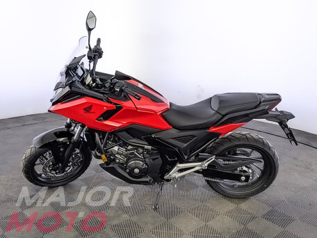 2025 Honda NC 750X, красный, 1499900 рублей, вид 4