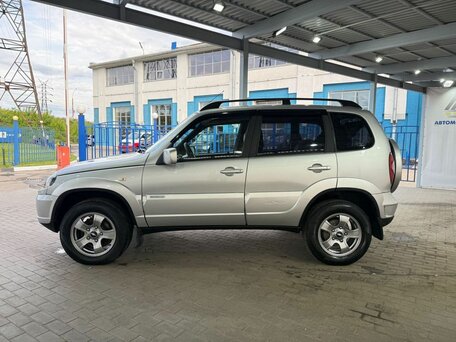 2010 Chevrolet Niva I Рестайлинг, серебристый, 509000 рублей, вид 2