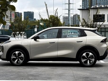 2026 Changan Qiyuan Q05 51.9 kWh II, серебристый, 2490013 рублей, вид 4