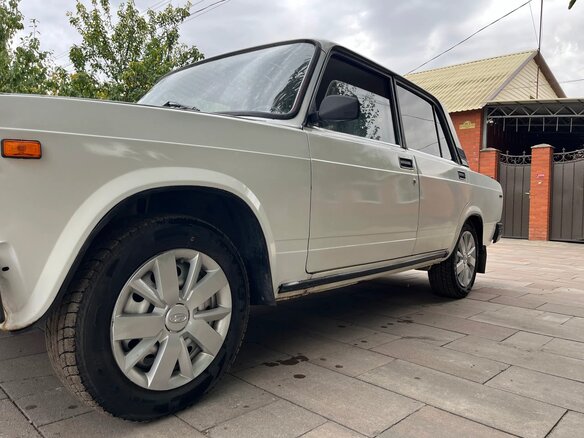 2004 Lada (ВАЗ) 2107, белый - вид 2