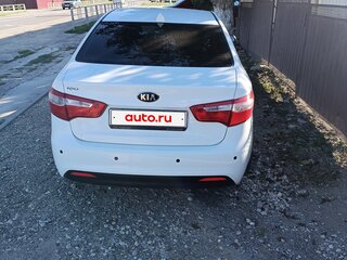 2014 Kia Rio 5-speed III, белый, 800000 рублей, вид 3