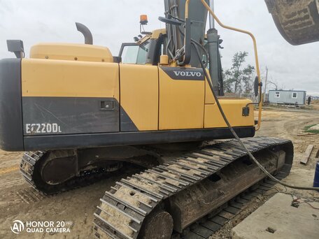 2014 Volvo EC220DL, жёлтый, 14000000 рублей, вид 3