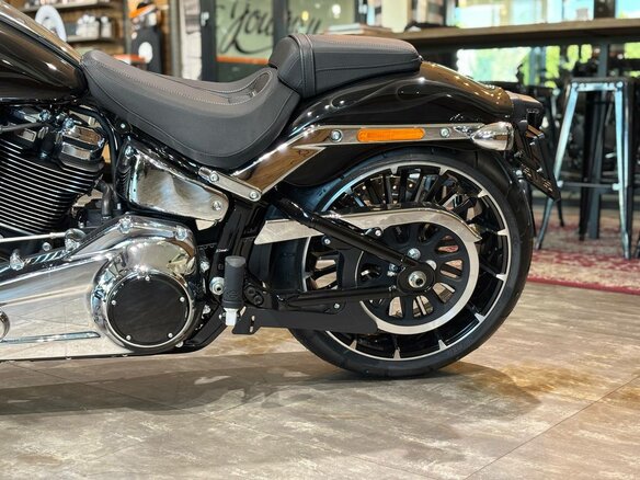 2025 Harley-Davidson Breakout, чёрный, 3750000 рублей - вид 12