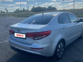 2015 Kia Rio III Рестайлинг, серебристый, 1000000 рублей, вид 4