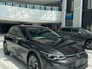 2022 Volkswagen Golf VIII, чёрный, 2800000 рублей, вид 2