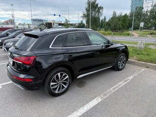 2020 Audi Q5 45 TFSI II (FY) Рестайлинг, чёрный, 4450000 рублей, вид 2