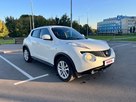 2014 Nissan Juke I, белый, вид 1