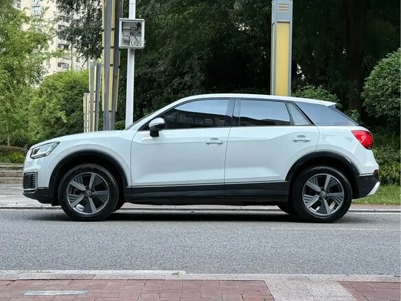 2021 Audi Q2 L e-tron I Рестайлинг, белый, 1900000 рублей - вид 6