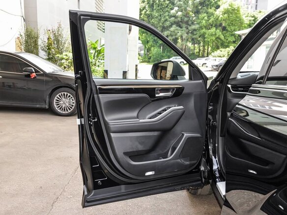 2026 Toyota Highlander IV (XU70), чёрный - вид 17