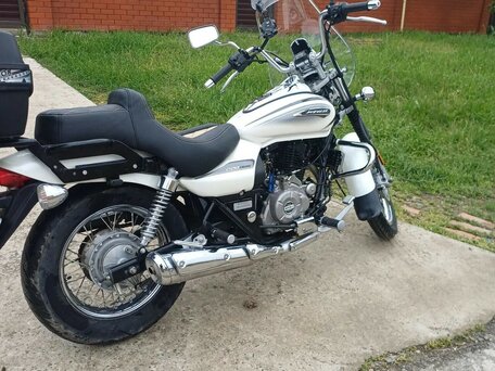 2024 Bajaj Avenger, белый, 225000 рублей, вид 2