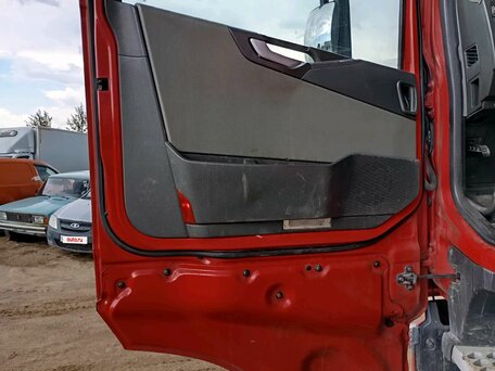 2015 Volvo FH, красный, 5538500 рублей, вид 5