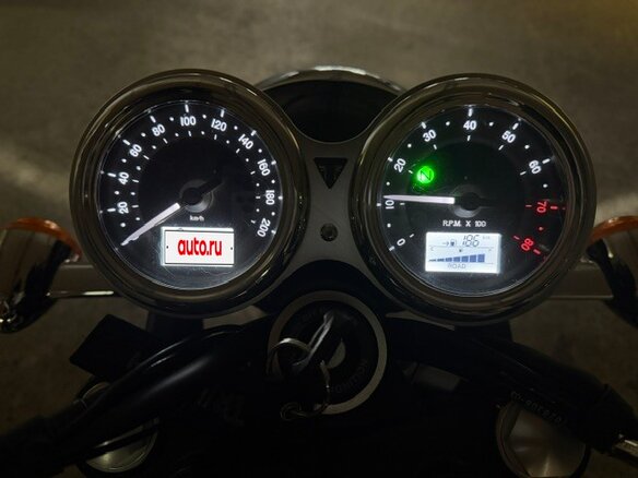 2018 Triumph Bonneville T120, пурпурный, 1000000 рублей - вид 6