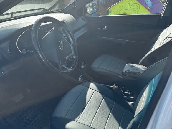 2015 Kia Rio III Рестайлинг, белый, 750000 рублей - вид 9