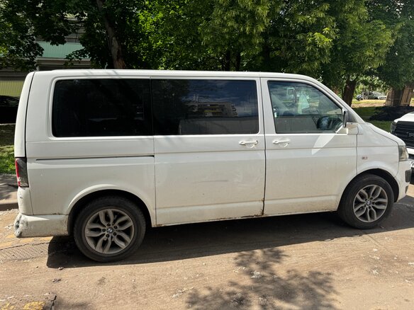 2010 Volkswagen Multivan T5 Рестайлинг, белый, 1300000 рублей - вид 1