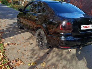 2017 Volkswagen Polo V Рестайлинг, чёрный, 675000 рублей, вид 3