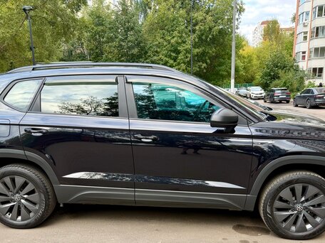2021 Volkswagen Taos I, чёрный, 2650000 рублей, вид 4