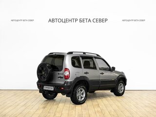2016 Chevrolet Niva I Рестайлинг, серебристый, 698000 рублей, вид 3