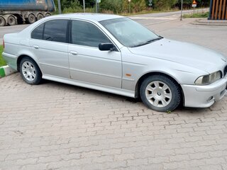 2001 BMW 5 серии 520i IV (E39) Рестайлинг, серебристый, 460000 рублей, вид 4