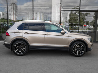 2017 Volkswagen Tiguan II, бежевый, 2098000 рублей, вид 4