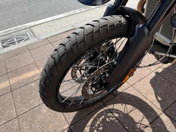 2024 Triumph Scrambler, серый - вид 15