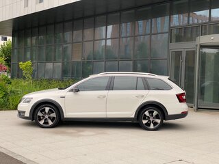 2020 Skoda Octavia III (A7) Рестайлинг, белый, 1950000 рублей, вид 4